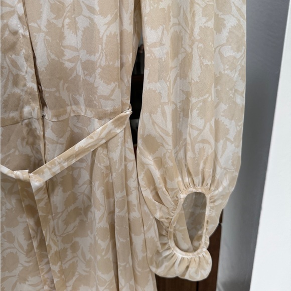 EUC Gal Meets Glam Esther Elegant Cream Floral Dress - Picture 7 of 11